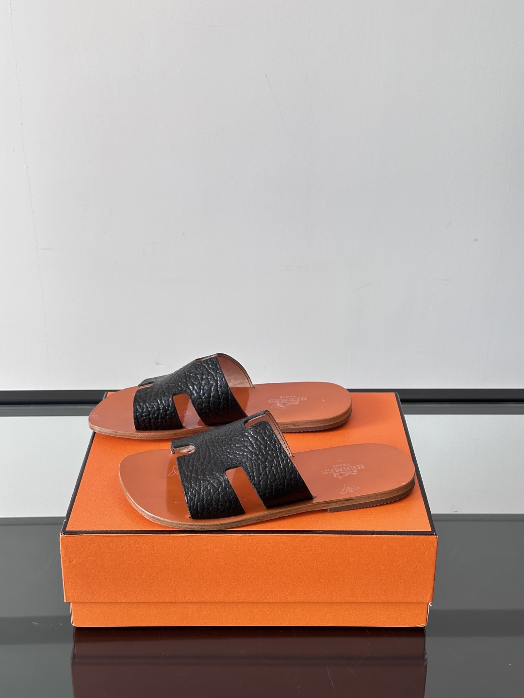 ◾️▫️Hermes 高端真皮大底男士拖鞋，高品质经典单品，用料上乘考究，版型宽松舒适，推荐入手，鞋面选