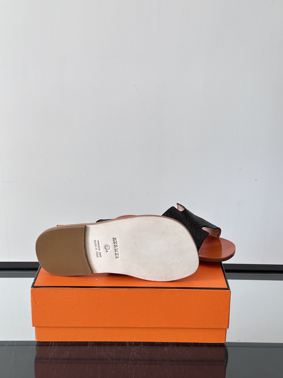 ◾️▫️Hermes 高端真皮大底男士拖鞋，高品质经典单品，用料上乘考究，版型宽松舒适，推荐入手，鞋面选