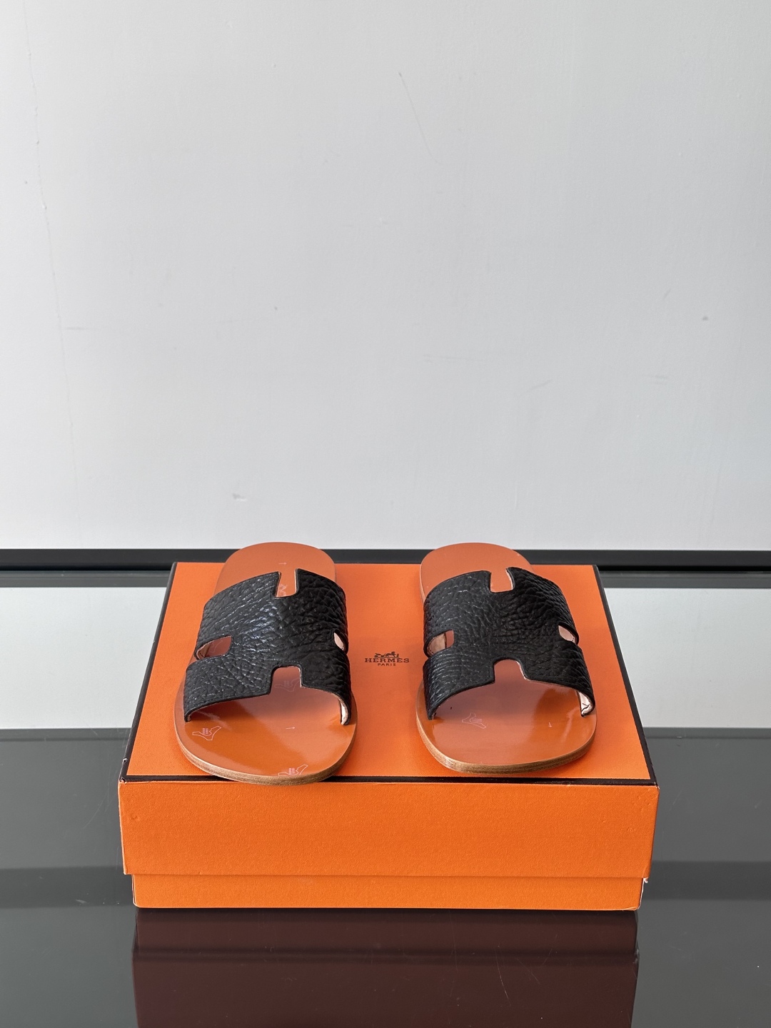 ◾️▫️Hermes 高端真皮大底男士拖鞋，高品质经典单品，用料上乘考究，版型宽松舒适，推荐入手，鞋面选
