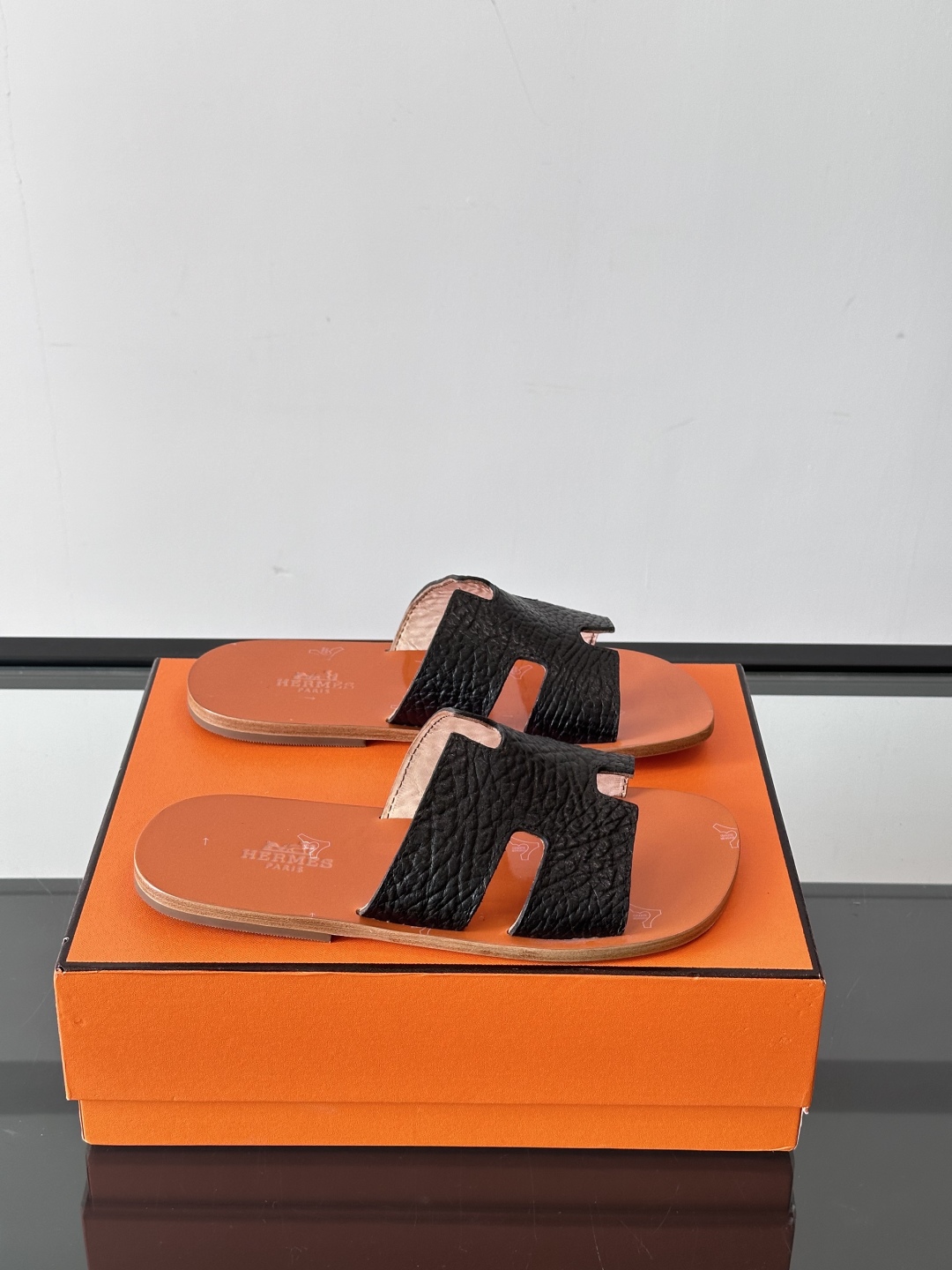 ◾️▫️Hermes 高端真皮大底男士拖鞋，高品质经典单品，用料上乘考究，版型宽松舒适，推荐入手，鞋面选