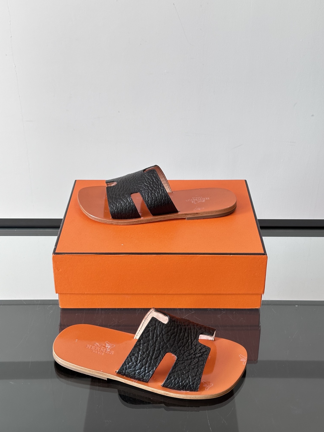 ◾️▫️Hermes 高端真皮大底男士拖鞋，高品质经典单品，用料上乘考究，版型宽松舒适，推荐入手，鞋面选