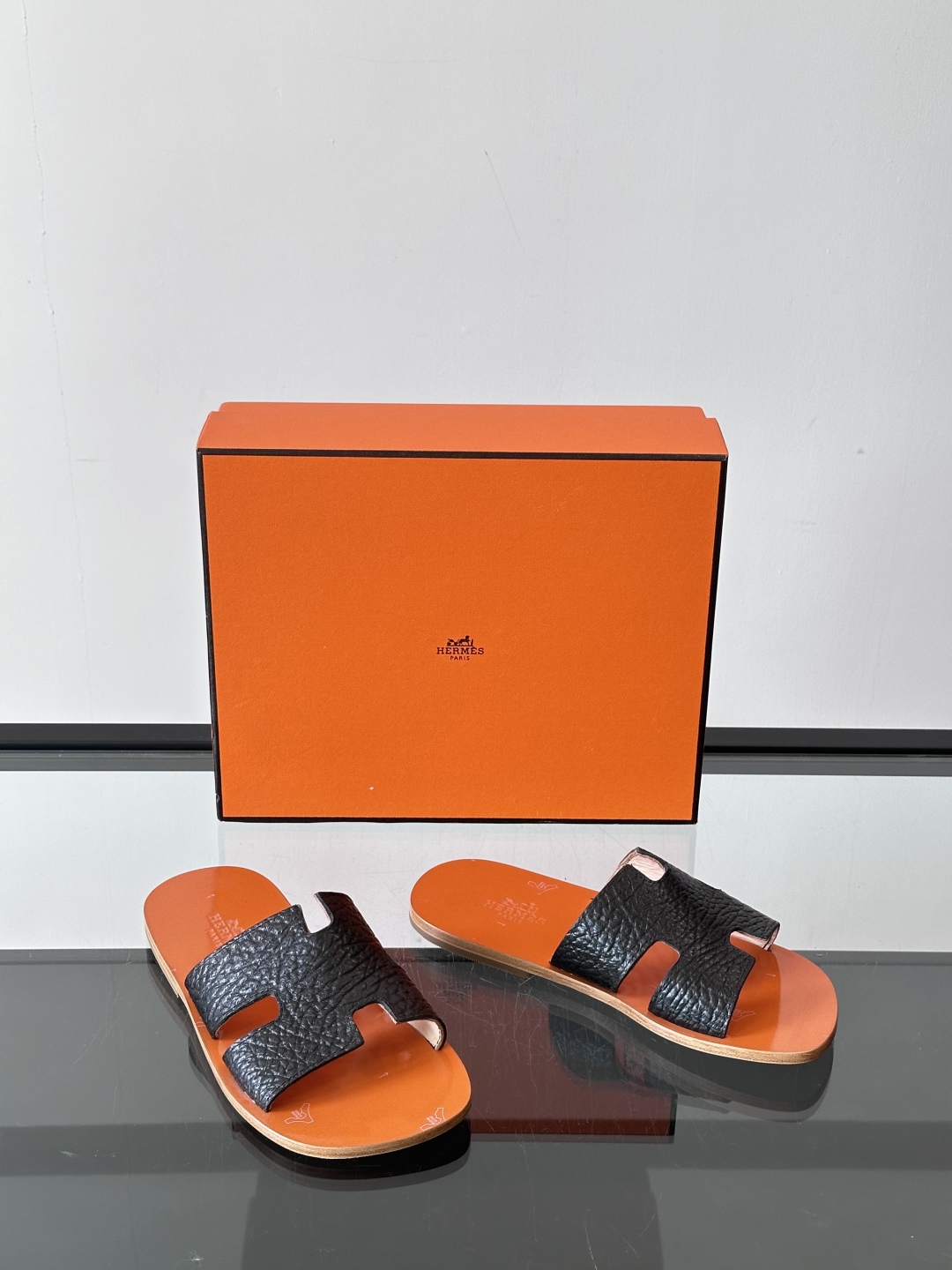 ◾️▫️Hermes 高端真皮大底男士拖鞋，高品质经典单品，用料上乘考究，版型宽松舒适，推荐入手，鞋面选