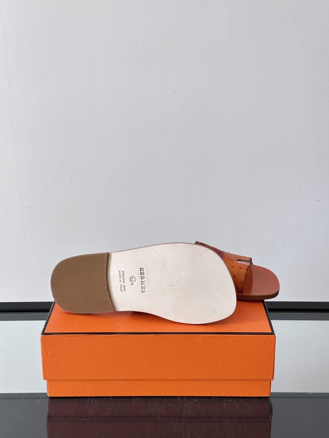 ◾️▫️Hermes 高端真皮大底男士拖鞋，高品质经典单品，用料上乘考究，版型宽松舒适，推荐入手，鞋面选