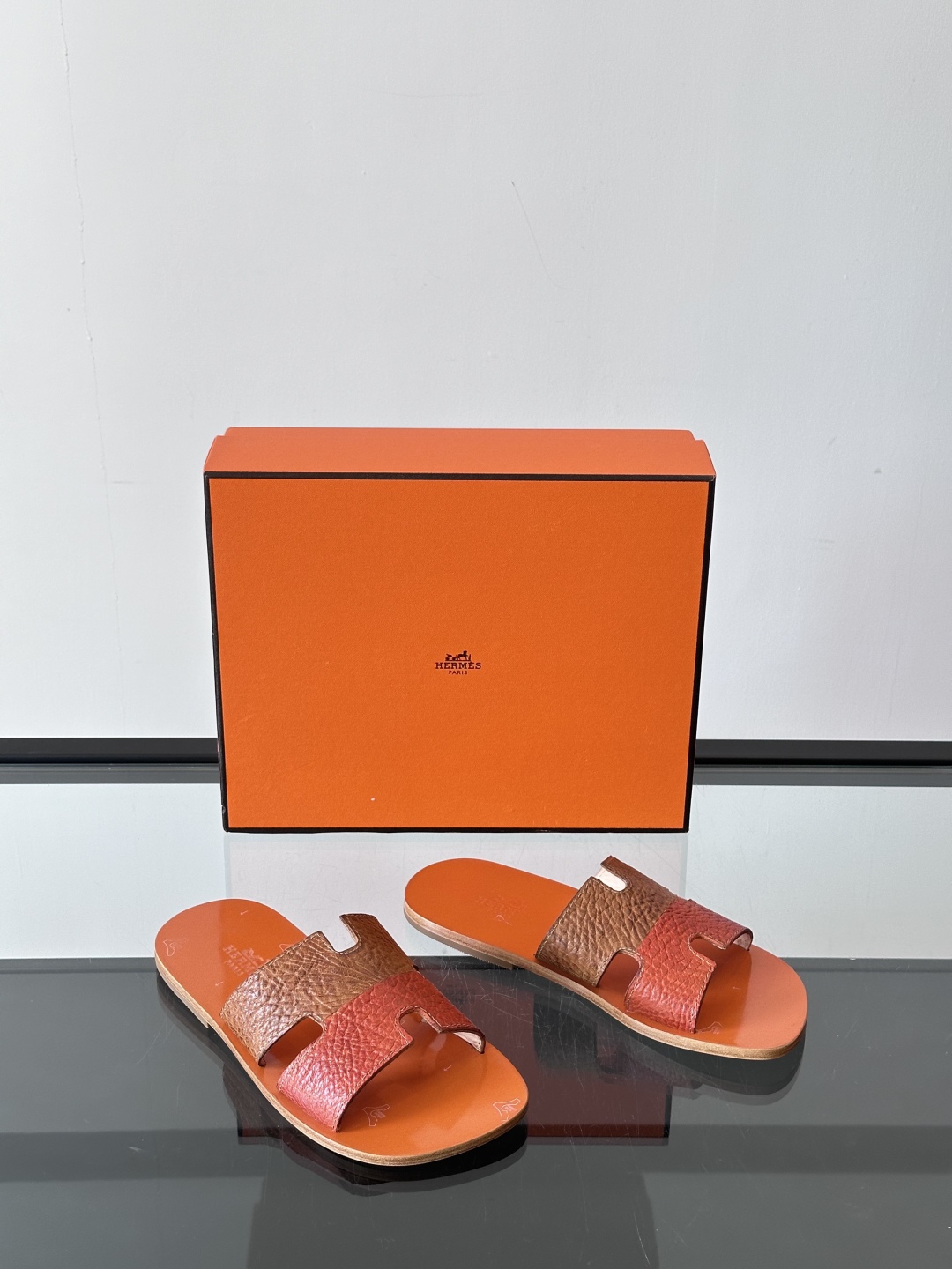 ◾️▫️Hermes 高端真皮大底男士拖鞋，高品质经典单品，用料上乘考究，版型宽松舒适，推荐入手，鞋面选