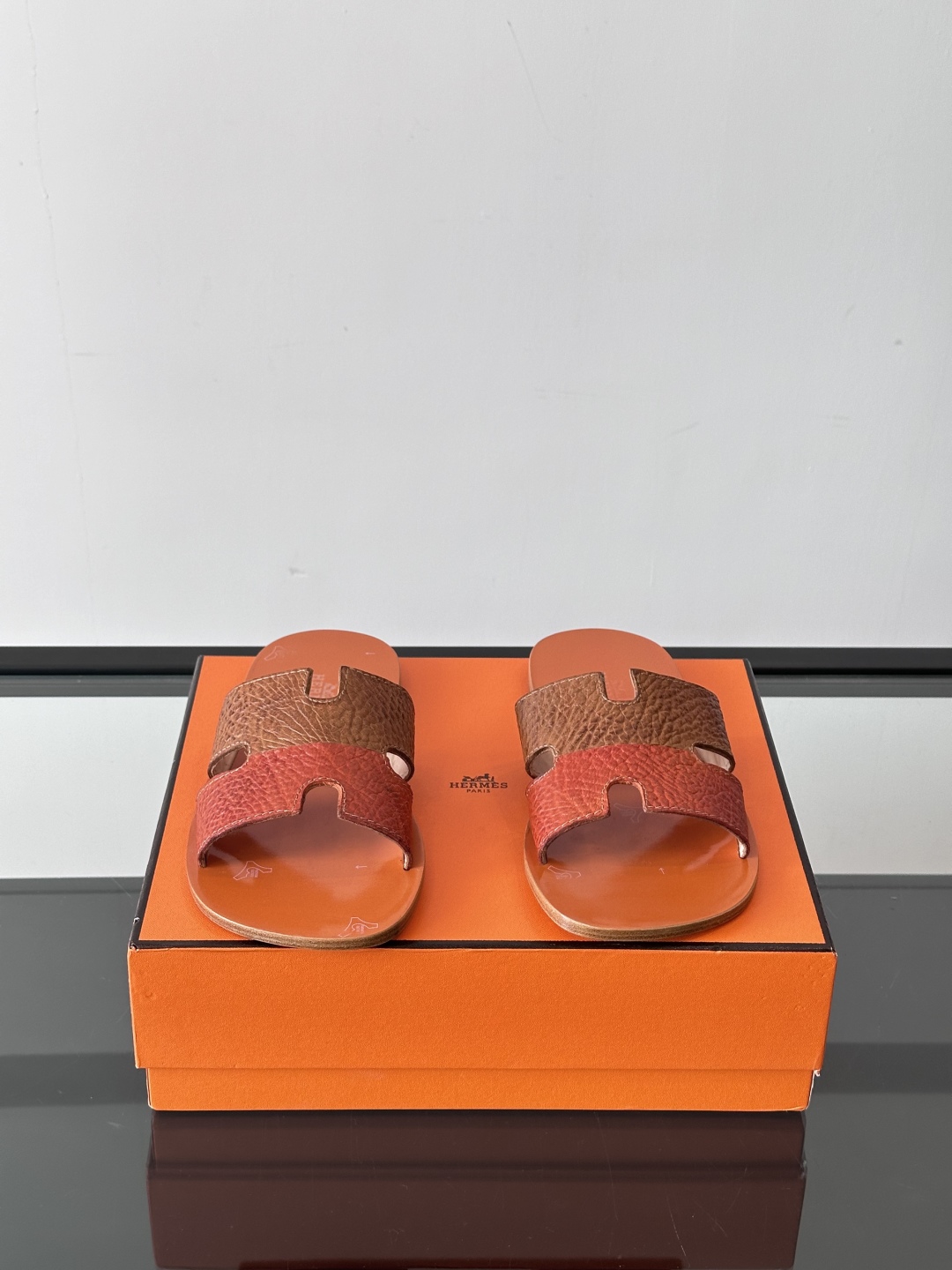 ◾️▫️Hermes 高端真皮大底男士拖鞋，高品质经典单品，用料上乘考究，版型宽松舒适，推荐入手，鞋面选