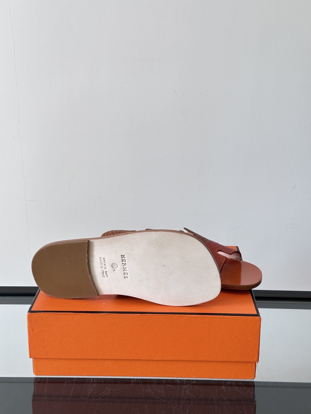 ◾️▫️Hermes 高端真皮大底男士拖鞋，高品质经典单品，用料上乘考究，版型宽松舒适，推荐入手，鞋面选