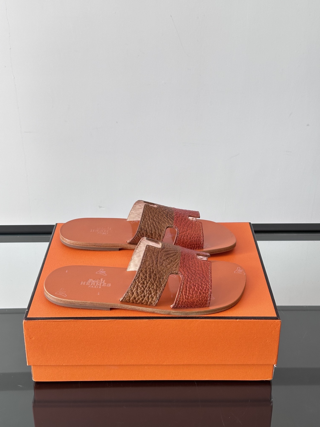 ◾️▫️Hermes 高端真皮大底男士拖鞋，高品质经典单品，用料上乘考究，版型宽松舒适，推荐入手，鞋面选