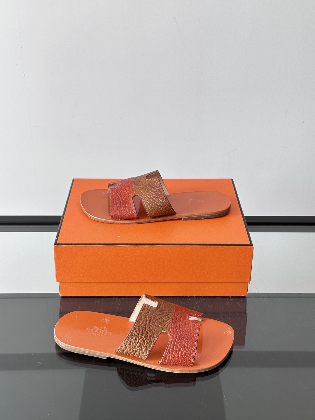 ◾️▫️Hermes 高端真皮大底男士拖鞋，高品质经典单品，用料上乘考究，版型宽松舒适，推荐入手，鞋面选