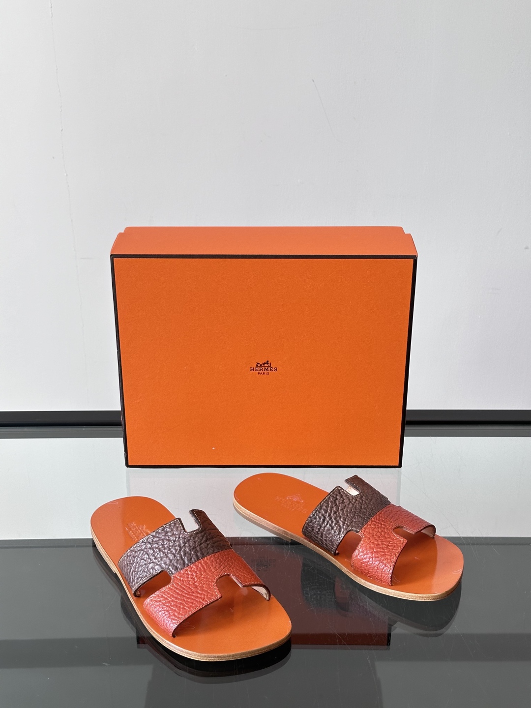 ◾️▫️Hermes 高端真皮大底男士拖鞋，高品质经典单品，用料上乘考究，版型宽松舒适，推荐入手，鞋面选
