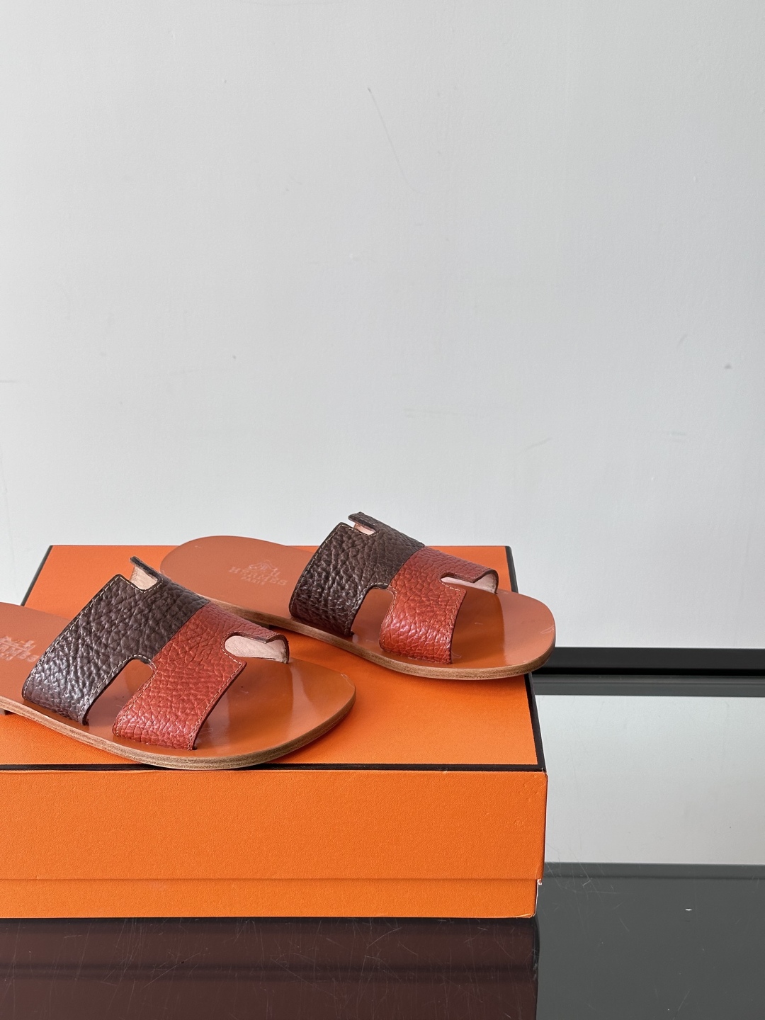 ◾️▫️Hermes 高端真皮大底男士拖鞋，高品质经典单品，用料上乘考究，版型宽松舒适，推荐入手，鞋面选
