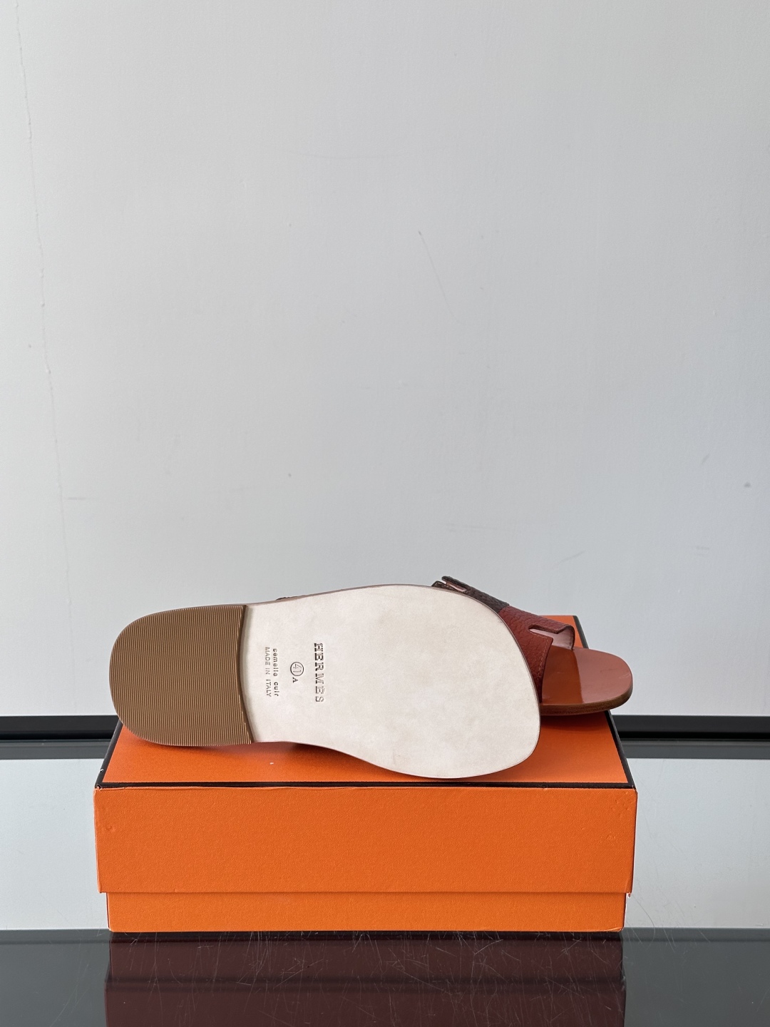 ◾️▫️Hermes 高端真皮大底男士拖鞋，高品质经典单品，用料上乘考究，版型宽松舒适，推荐入手，鞋面选
