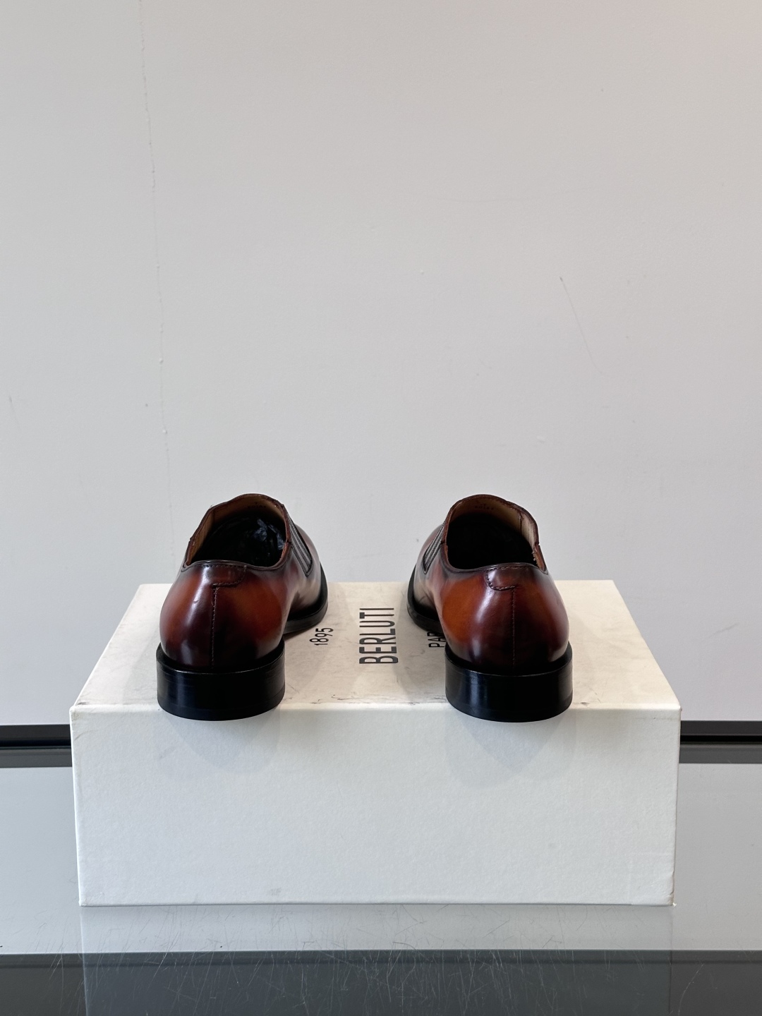 Berluti/布鲁提高端真皮大底正装皮鞋，采用进口牛皮鞋面 柔软有型，手工改色工艺，低调奢华气质，舒适