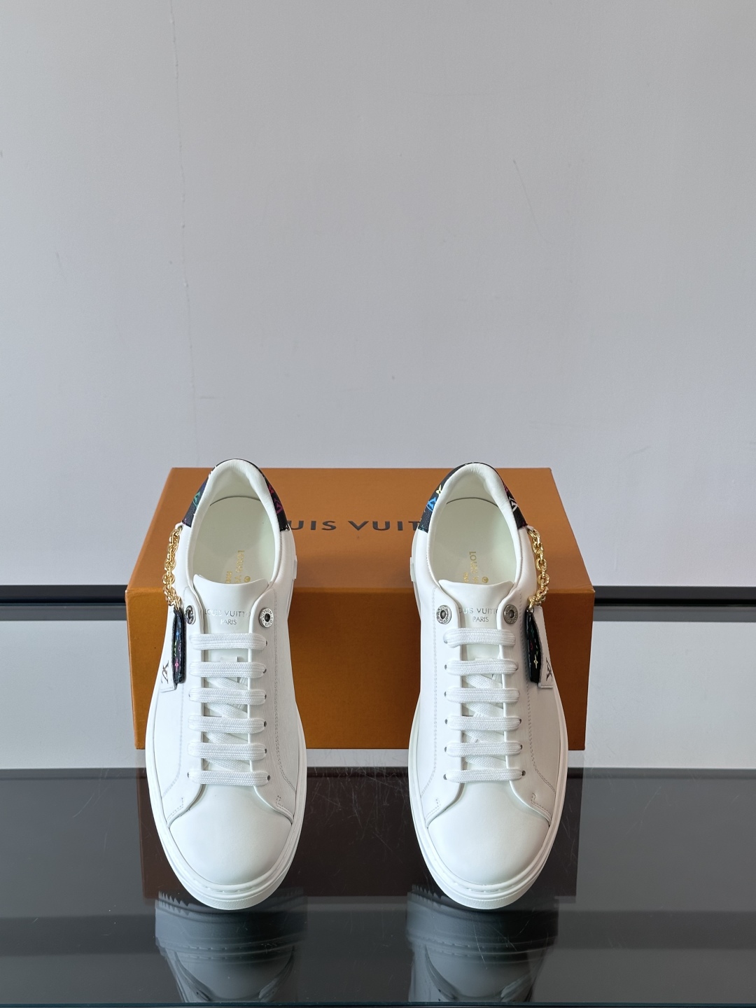 Louis Vuitton 新款Time Out情侣款👫运动鞋👟本款 Time Out 运动鞋拼接牛皮革