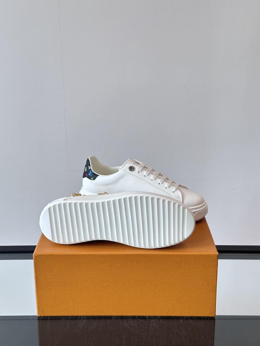 Louis Vuitton 新款Time Out情侣款👫运动鞋👟本款 Time Out 运动鞋拼接牛皮革