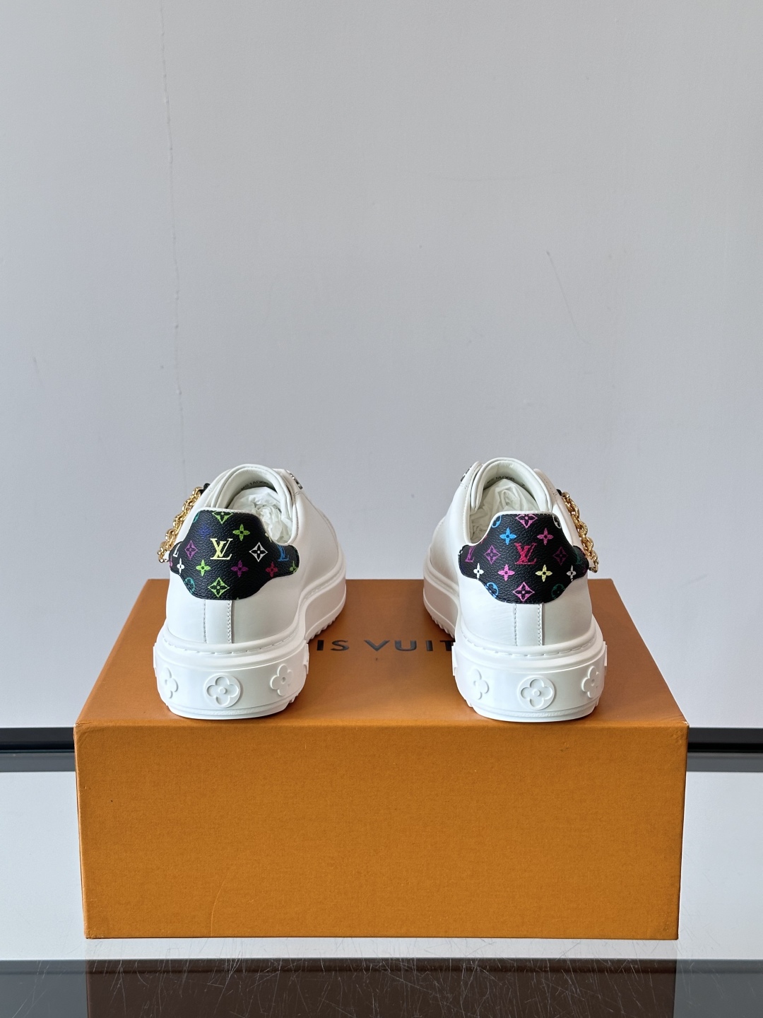 Louis Vuitton 新款Time Out情侣款👫运动鞋👟本款 Time Out 运动鞋拼接牛皮革