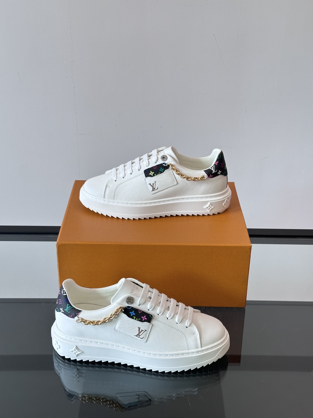 Louis Vuitton 新款Time Out情侣款👫运动鞋👟本款 Time Out 运动鞋拼接牛皮革