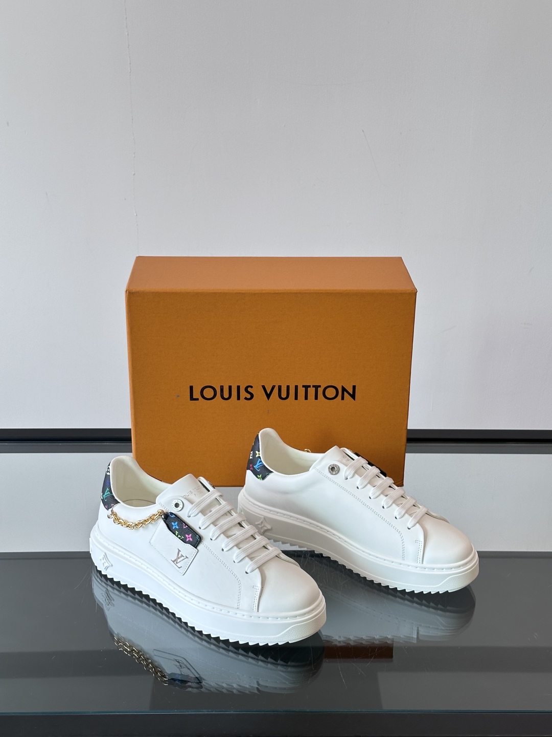 Louis Vuitton 新款Time Out情侣款👫运动鞋👟本款 Time Out 运动鞋拼接牛皮革