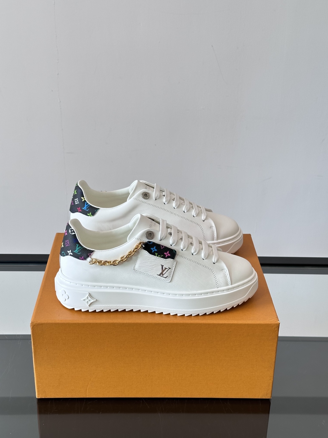 Louis Vuitton 新款Time Out情侣款👫运动鞋👟本款 Time Out 运动鞋拼接牛皮革