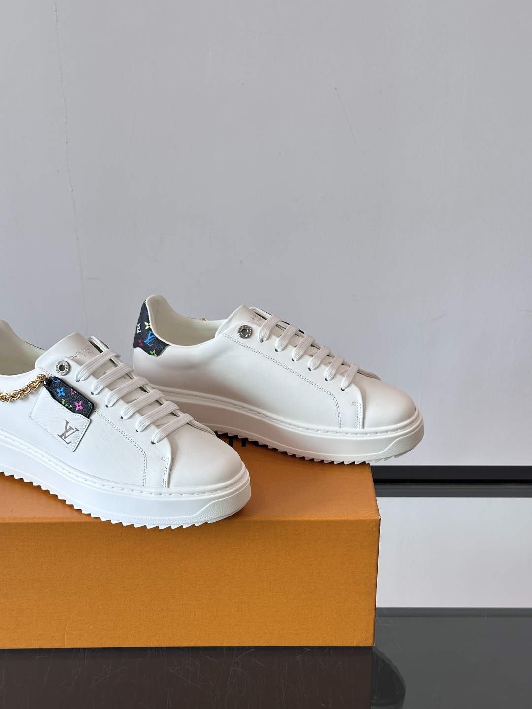 Louis Vuitton 新款Time Out情侣款👫运动鞋👟本款 Time Out 运动鞋拼接牛皮革