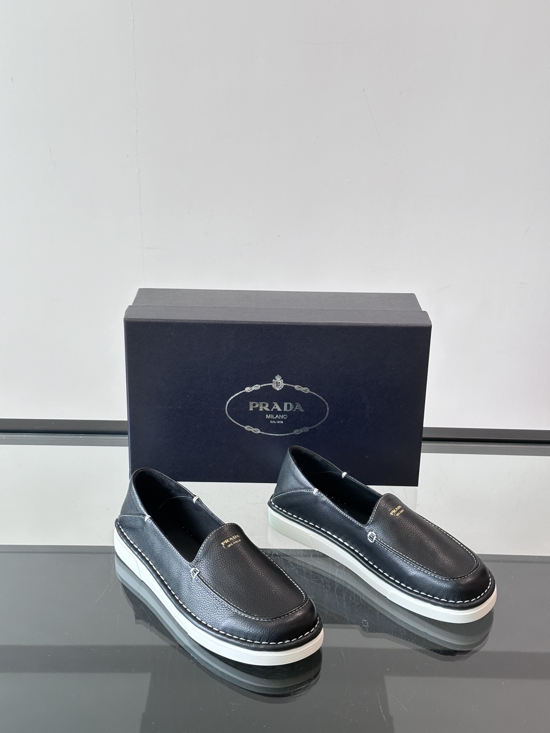 Prada Men's Leather Driving Loafers Casual Shoes - Premium Quality & Comfort 6 cmp i1754731844427 257 0 4
