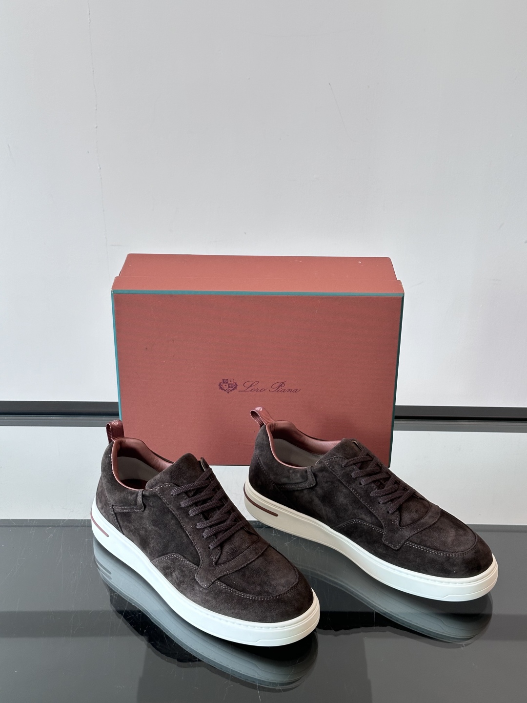 LoroPiana/诺悠翩雅 WeekendWalk男士新款厚底运动鞋，上脚踩云朵般舒服的LP系带休闲鞋