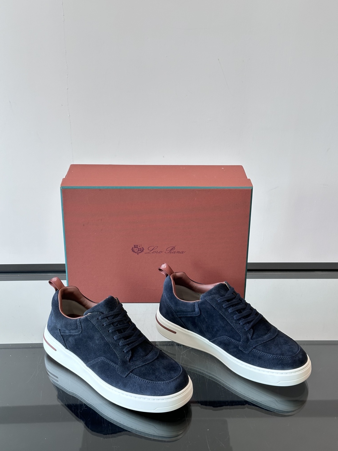LoroPiana/诺悠翩雅 WeekendWalk男士新款厚底运动鞋，上脚踩云朵般舒服的LP系带休闲鞋