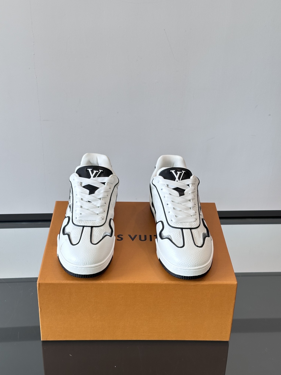 ◾️▫️L 奢品 运动休闲，胖胖造型的面包鞋休闲运动鞋 。这双可爱的胖胖版Trainer备受瞩目，立体饱