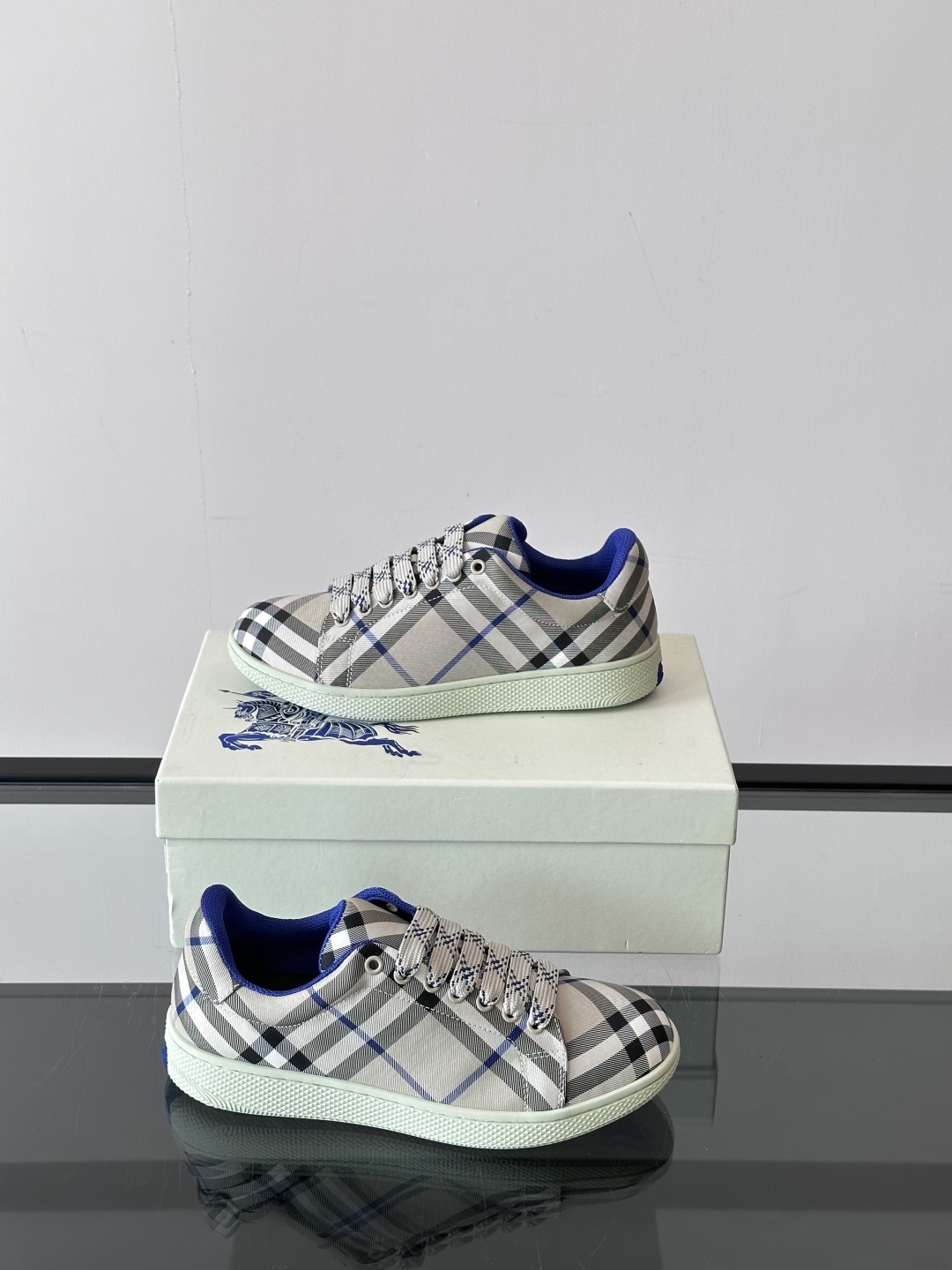 𝐁𝐔𝐑𝐁𝐄𝐑𝐑𝐘巴宝莉 终于来了|酷·飒 格纹terrace运动鞋 ,巴宝莉(Burberry)经典原素