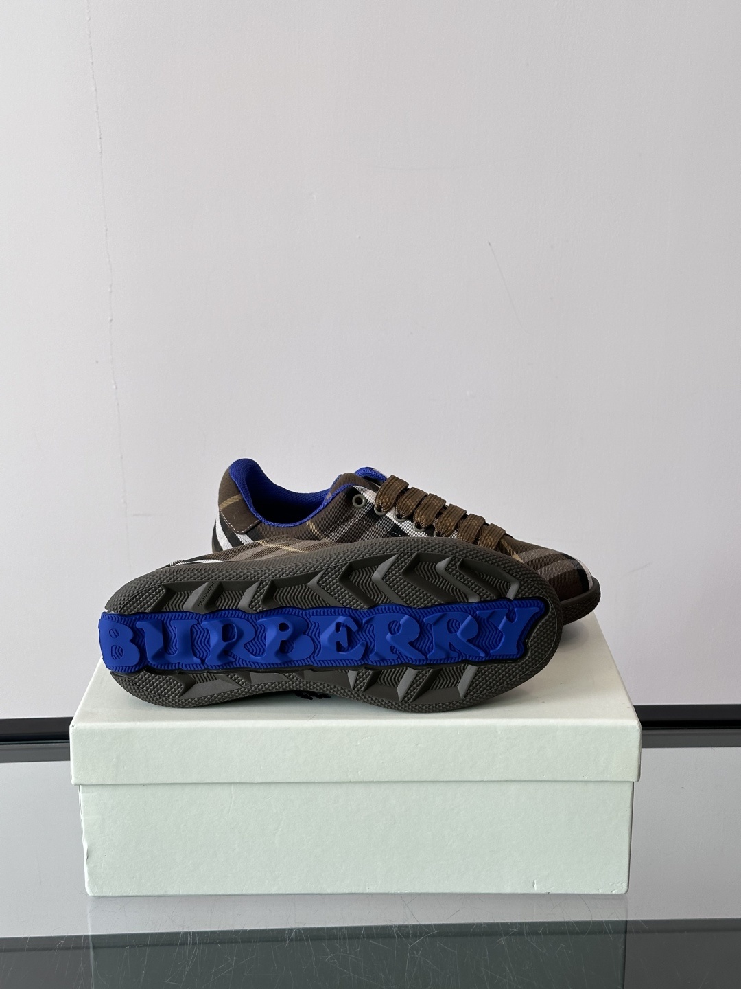 𝐁𝐔𝐑𝐁𝐄𝐑𝐑𝐘巴宝莉 终于来了|酷·飒 格纹terrace运动鞋 ,巴宝莉(Burberry)经典原素