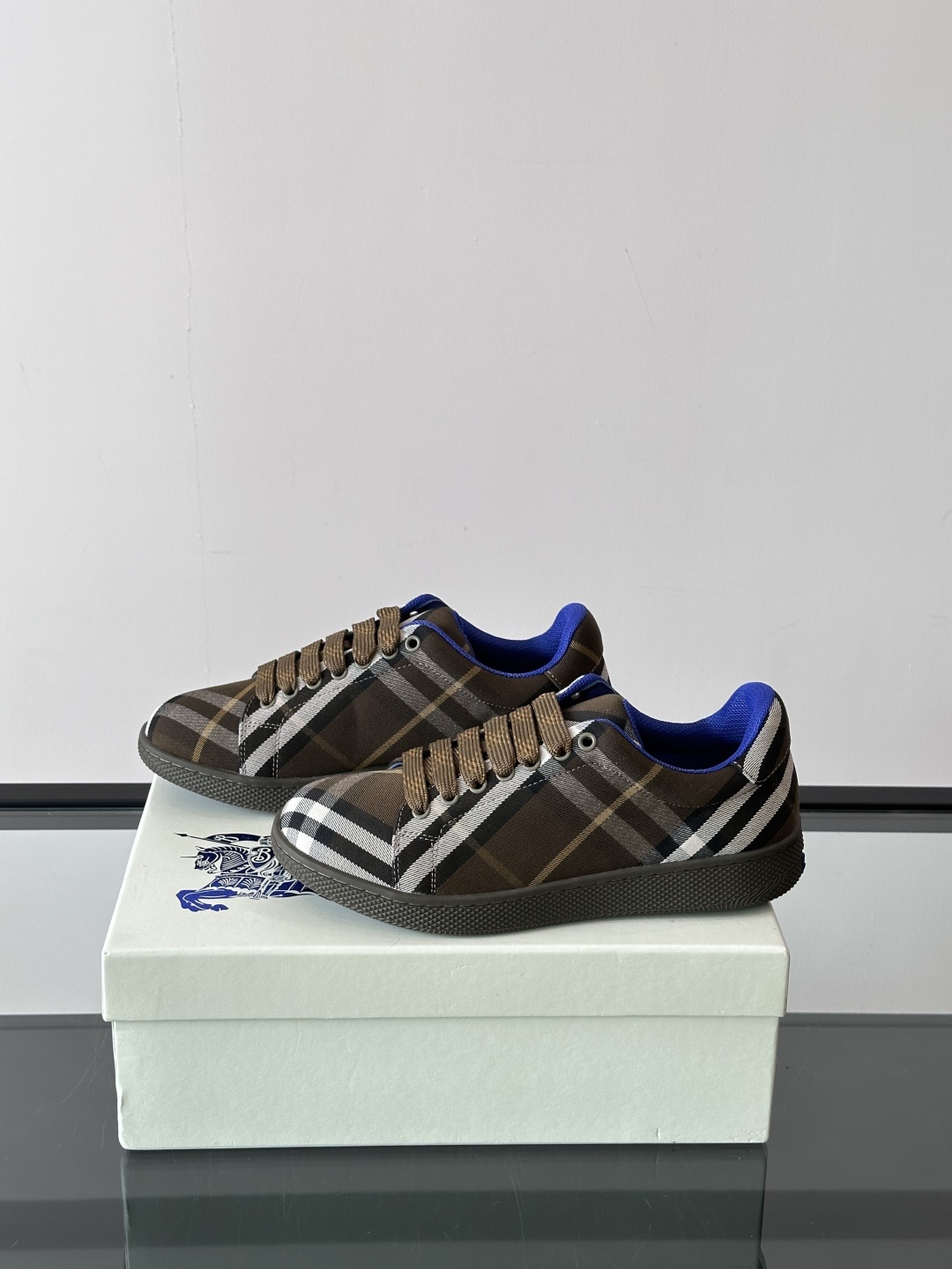 𝐁𝐔𝐑𝐁𝐄𝐑𝐑𝐘巴宝莉 终于来了|酷·飒 格纹terrace运动鞋 ,巴宝莉(Burberry)经典原素
