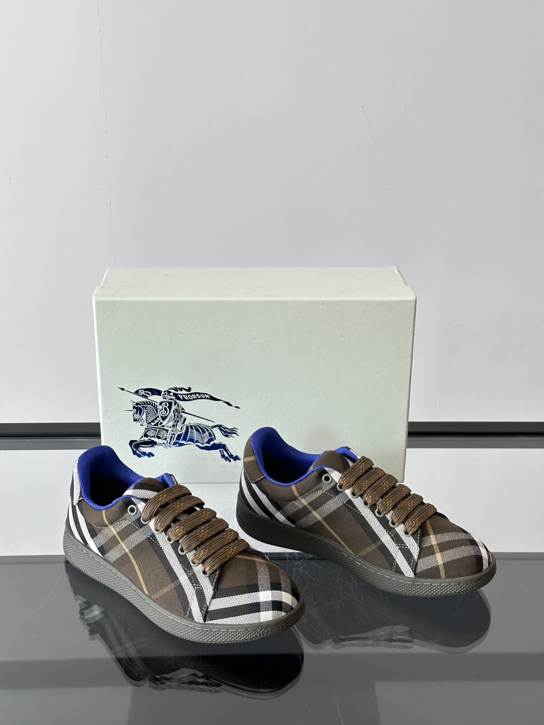 𝐁𝐔𝐑𝐁𝐄𝐑𝐑𝐘巴宝莉 终于来了|酷·飒 格纹terrace运动鞋 ,巴宝莉(Burberry)经典原素