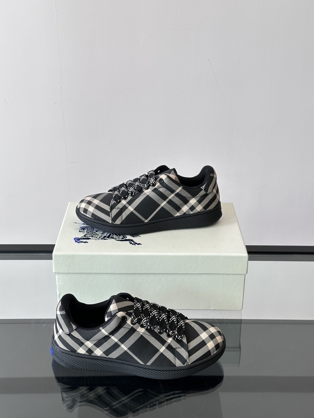 𝐁𝐔𝐑𝐁𝐄𝐑𝐑𝐘巴宝莉 终于来了|酷·飒 格纹terrace运动鞋 ,巴宝莉(Burberry)经典原素