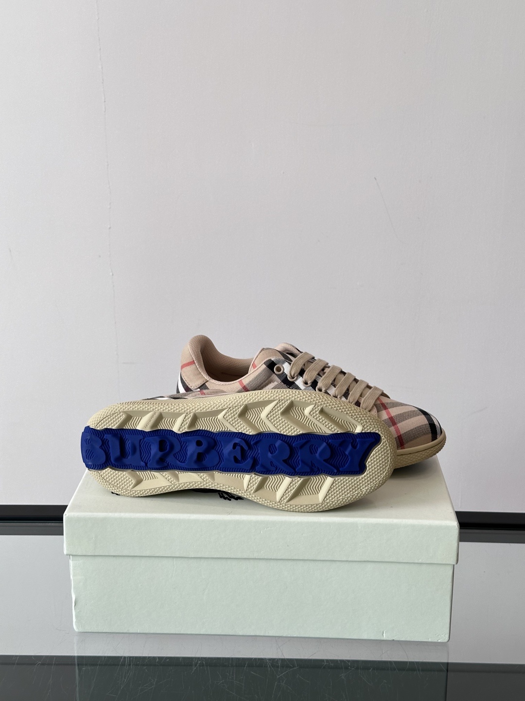 𝐁𝐔𝐑𝐁𝐄𝐑𝐑𝐘巴宝莉 终于来了|酷·飒 格纹terrace运动鞋 ,巴宝莉(Burberry)经典原素
