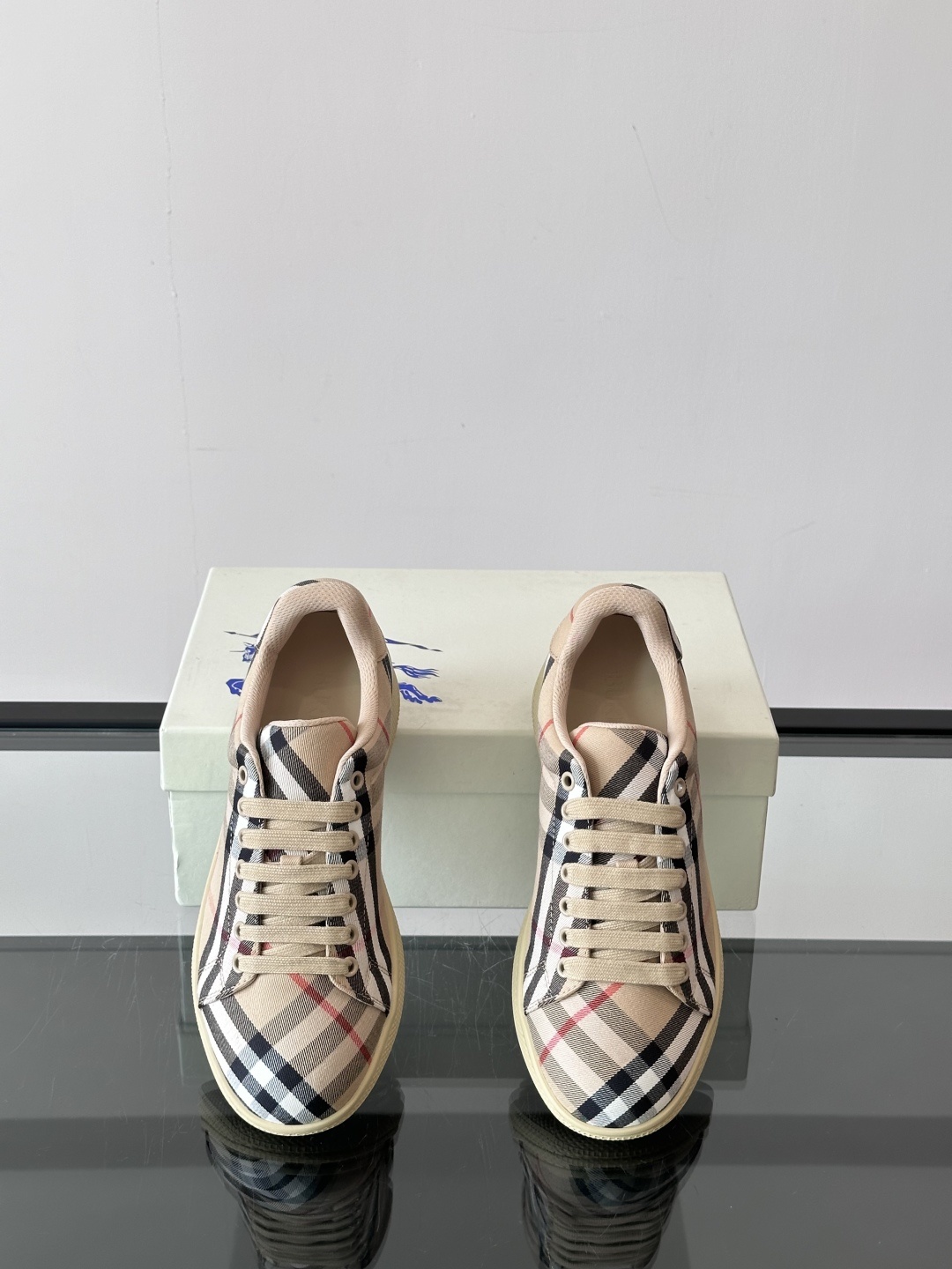 𝐁𝐔𝐑𝐁𝐄𝐑𝐑𝐘巴宝莉 终于来了|酷·飒 格纹terrace运动鞋 ,巴宝莉(Burberry)经典原素