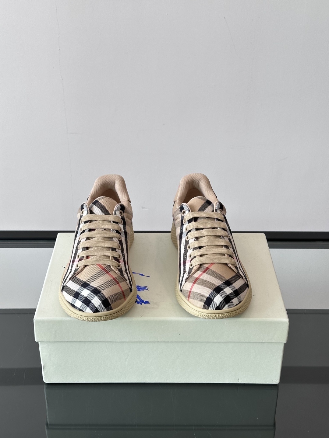 𝐁𝐔𝐑𝐁𝐄𝐑𝐑𝐘巴宝莉 终于来了|酷·飒 格纹terrace运动鞋 ,巴宝莉(Burberry)经典原素