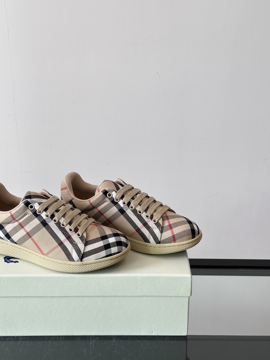 𝐁𝐔𝐑𝐁𝐄𝐑𝐑𝐘巴宝莉 终于来了|酷·飒 格纹terrace运动鞋 ,巴宝莉(Burberry)经典原素