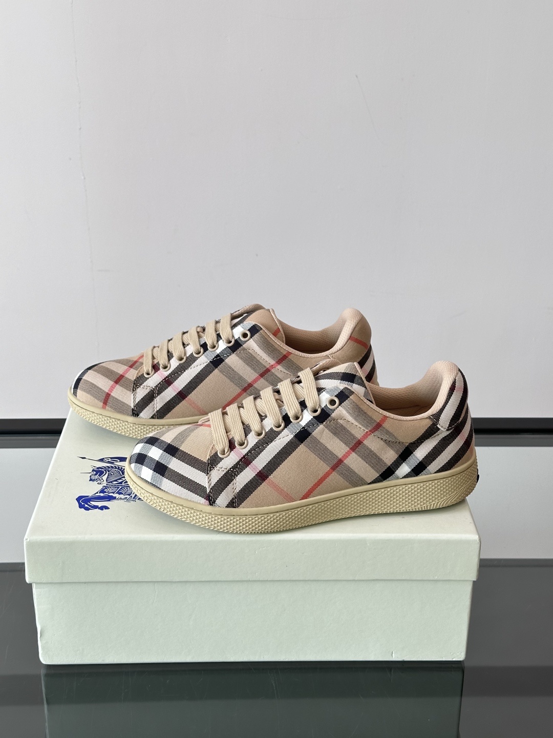 𝐁𝐔𝐑𝐁𝐄𝐑𝐑𝐘巴宝莉 终于来了|酷·飒 格纹terrace运动鞋 ,巴宝莉(Burberry)经典原素