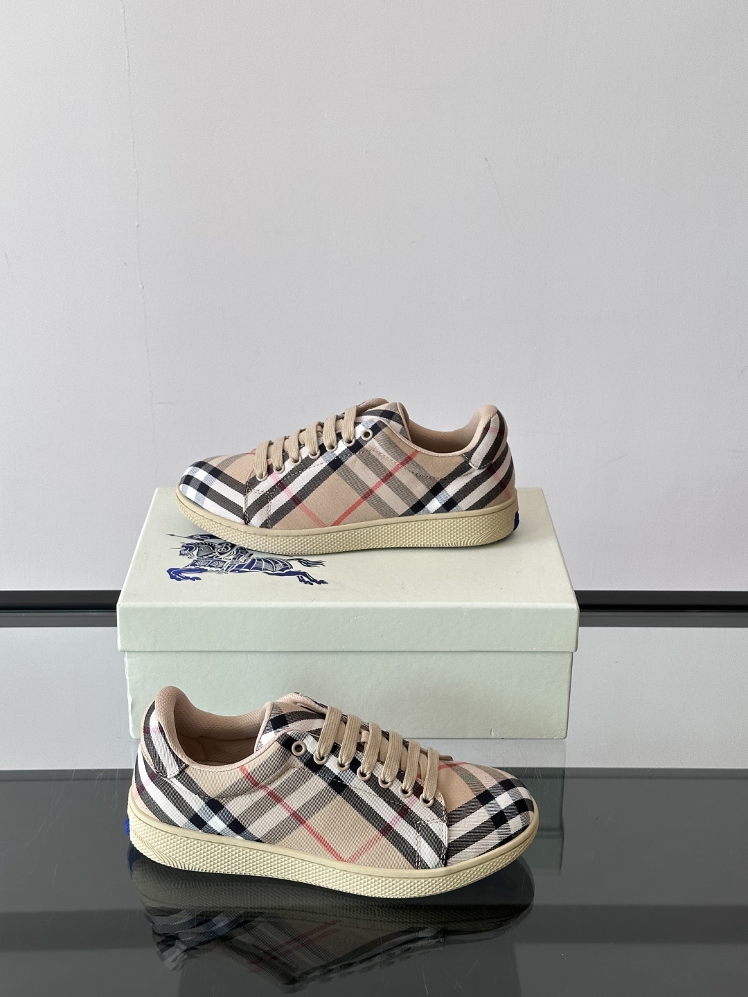 𝐁𝐔𝐑𝐁𝐄𝐑𝐑𝐘巴宝莉 终于来了|酷·飒 格纹terrace运动鞋 ,巴宝莉(Burberry)经典原素