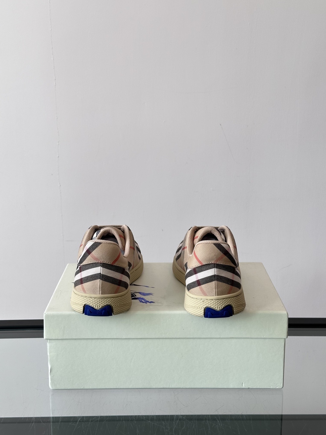 𝐁𝐔𝐑𝐁𝐄𝐑𝐑𝐘巴宝莉 终于来了|酷·飒 格纹terrace运动鞋 ,巴宝莉(Burberry)经典原素