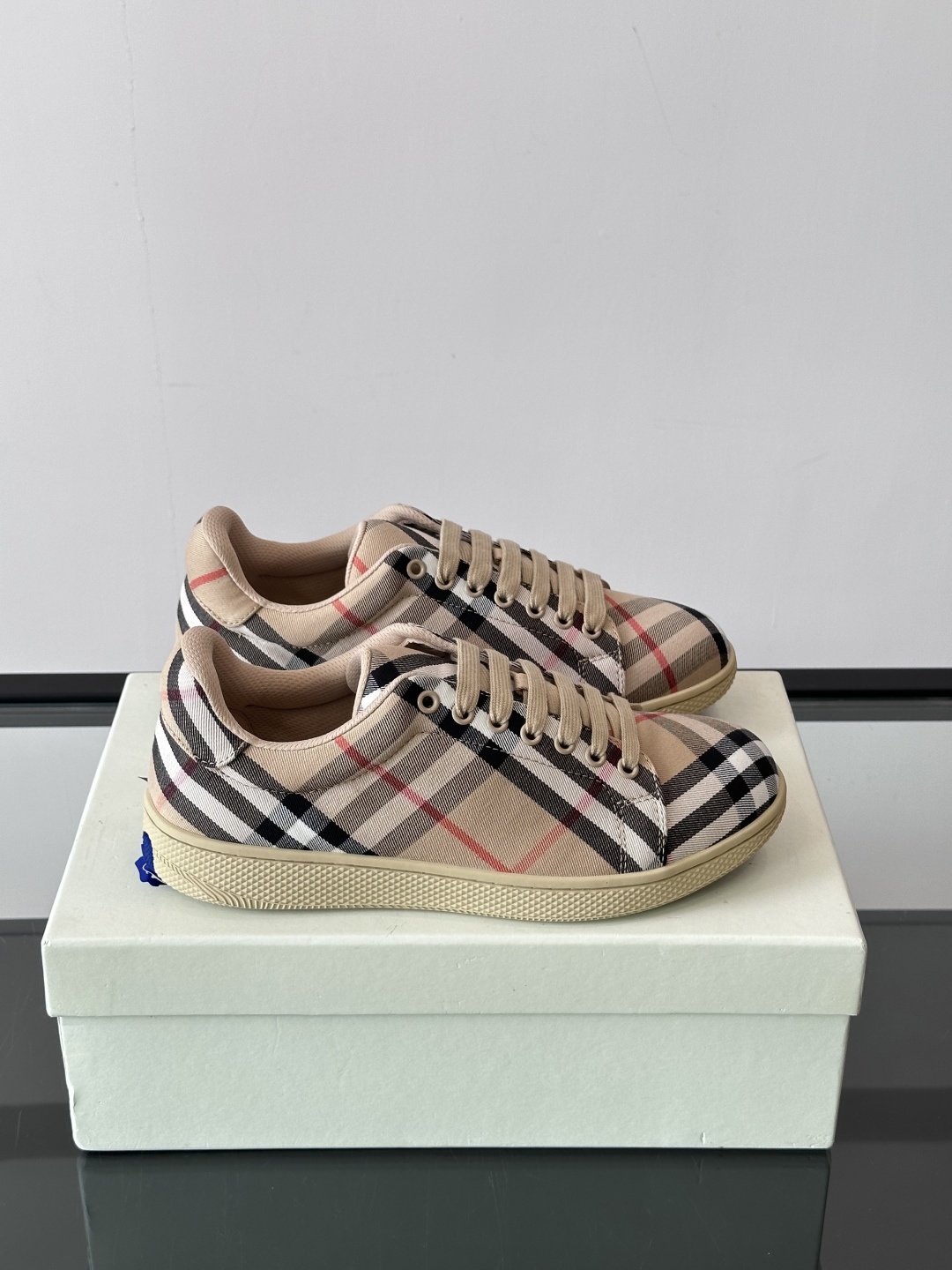 𝐁𝐔𝐑𝐁𝐄𝐑𝐑𝐘巴宝莉 终于来了|酷·飒 格纹terrace运动鞋 ,巴宝莉(Burberry)经典原素