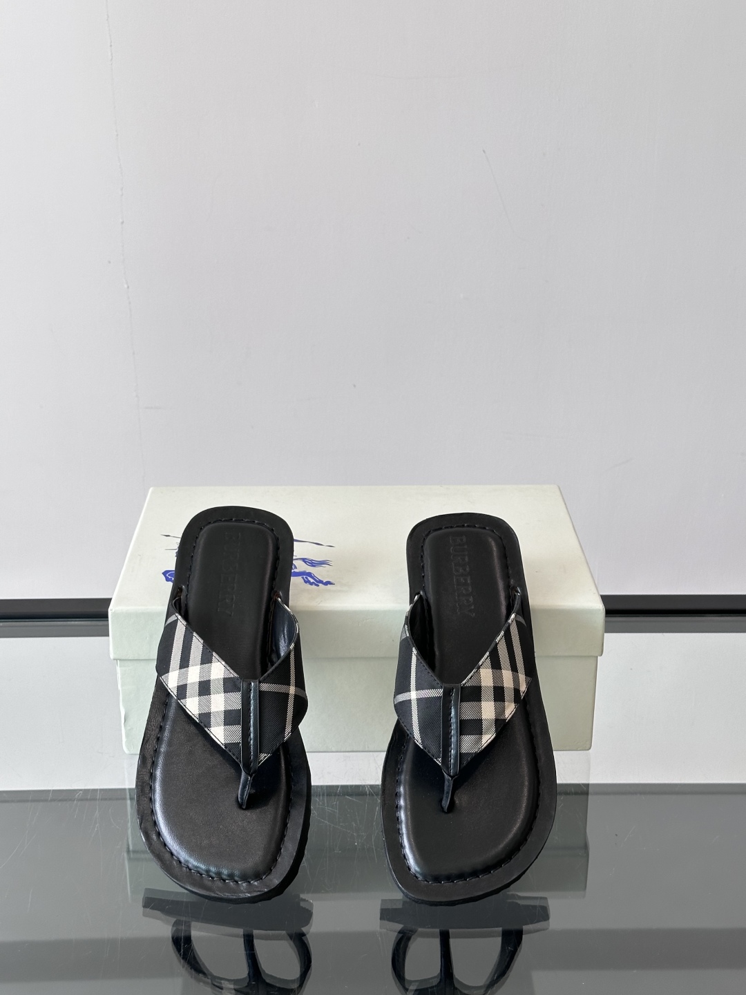 Burberry*夏季必备单品拖鞋凉鞋🩴，原单格纹经典男士高端拖鞋，原厂材质，细节均可对比！宽松舒适型，