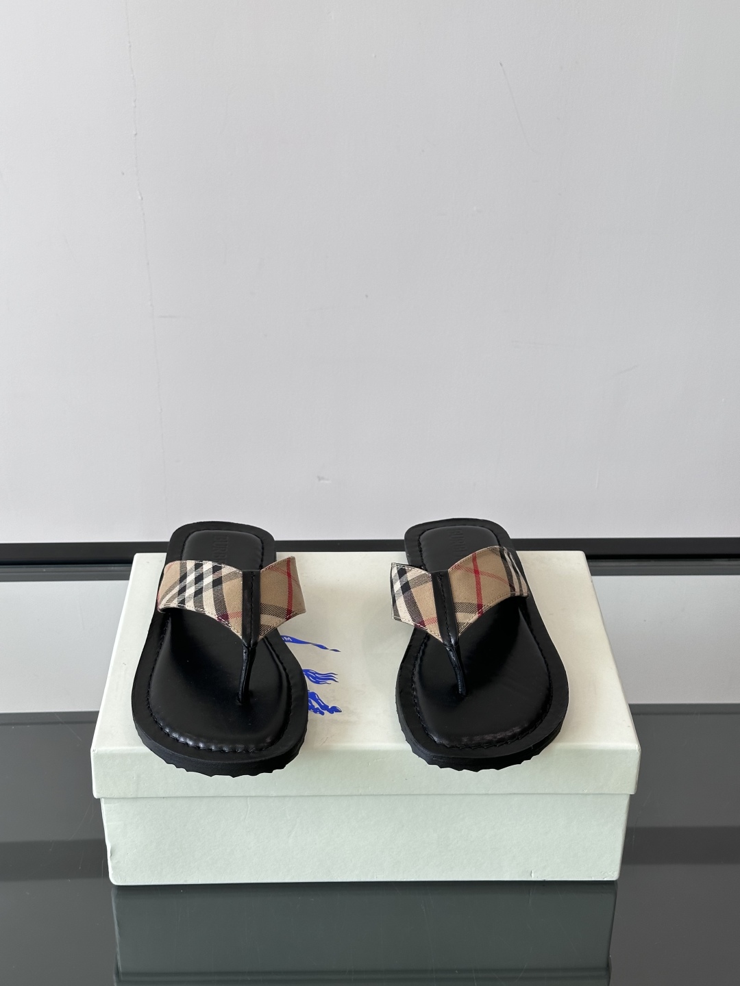 Burberry*夏季必备单品拖鞋凉鞋🩴，原单格纹经典男士高端拖鞋，原厂材质，细节均可对比！宽松舒适型，