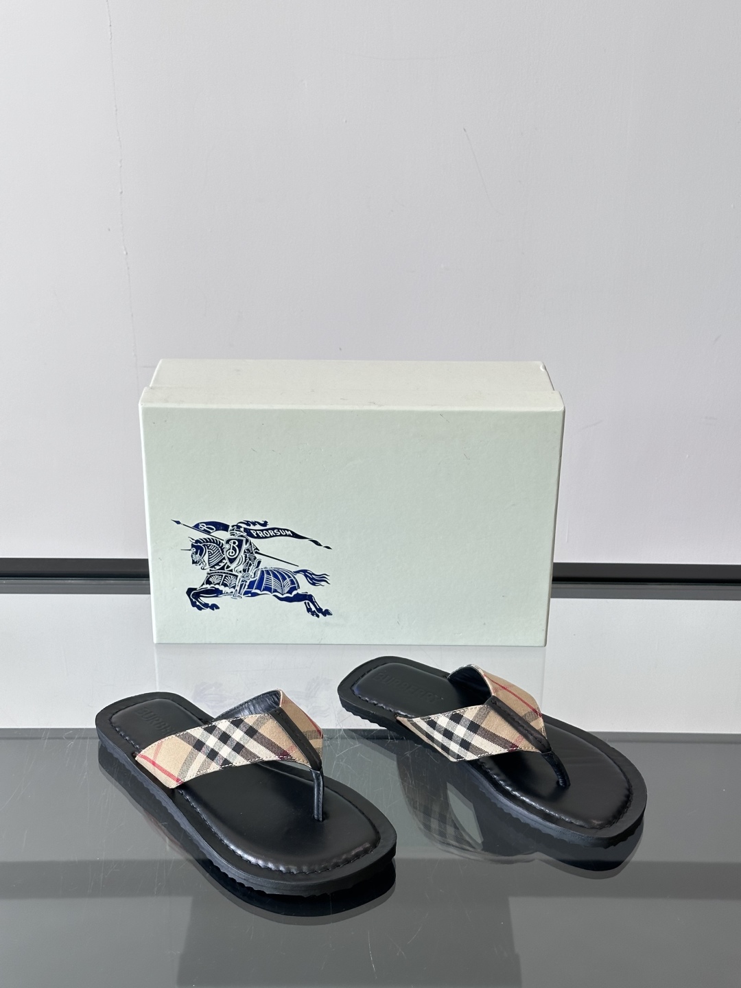 Burberry*夏季必备单品拖鞋凉鞋🩴，原单格纹经典男士高端拖鞋，原厂材质，细节均可对比！宽松舒适型，