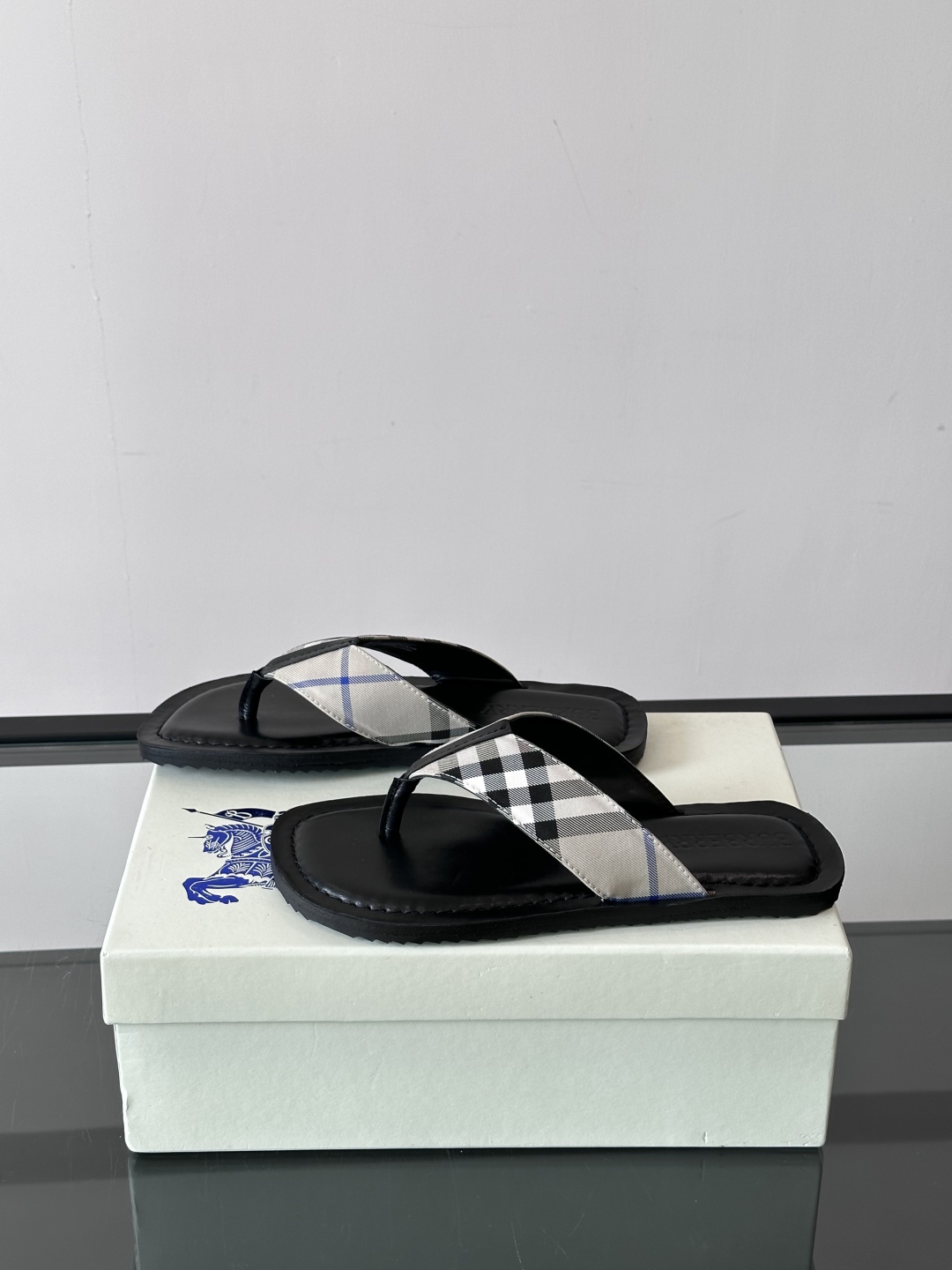 Burberry*夏季必备单品拖鞋凉鞋🩴，原单格纹经典男士高端拖鞋，原厂材质，细节均可对比！宽松舒适型，