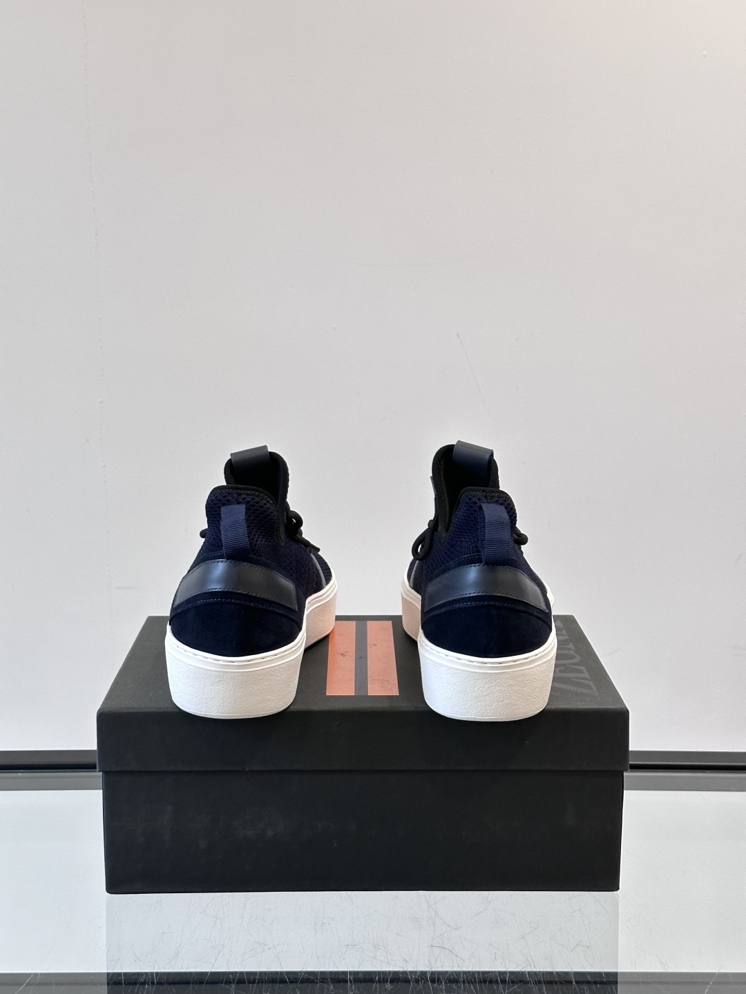 Zegna/杰尼亚全新男士休闲鞋。高定原版一致的特殊弹力针织面料，加密一体飞织面料，确保多季节的实用性和