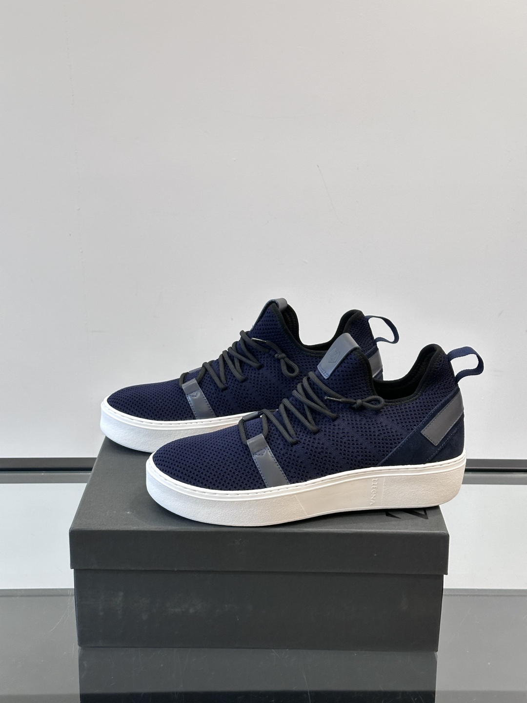 Zegna/杰尼亚全新男士休闲鞋。高定原版一致的特殊弹力针织面料，加密一体飞织面料，确保多季节的实用性和