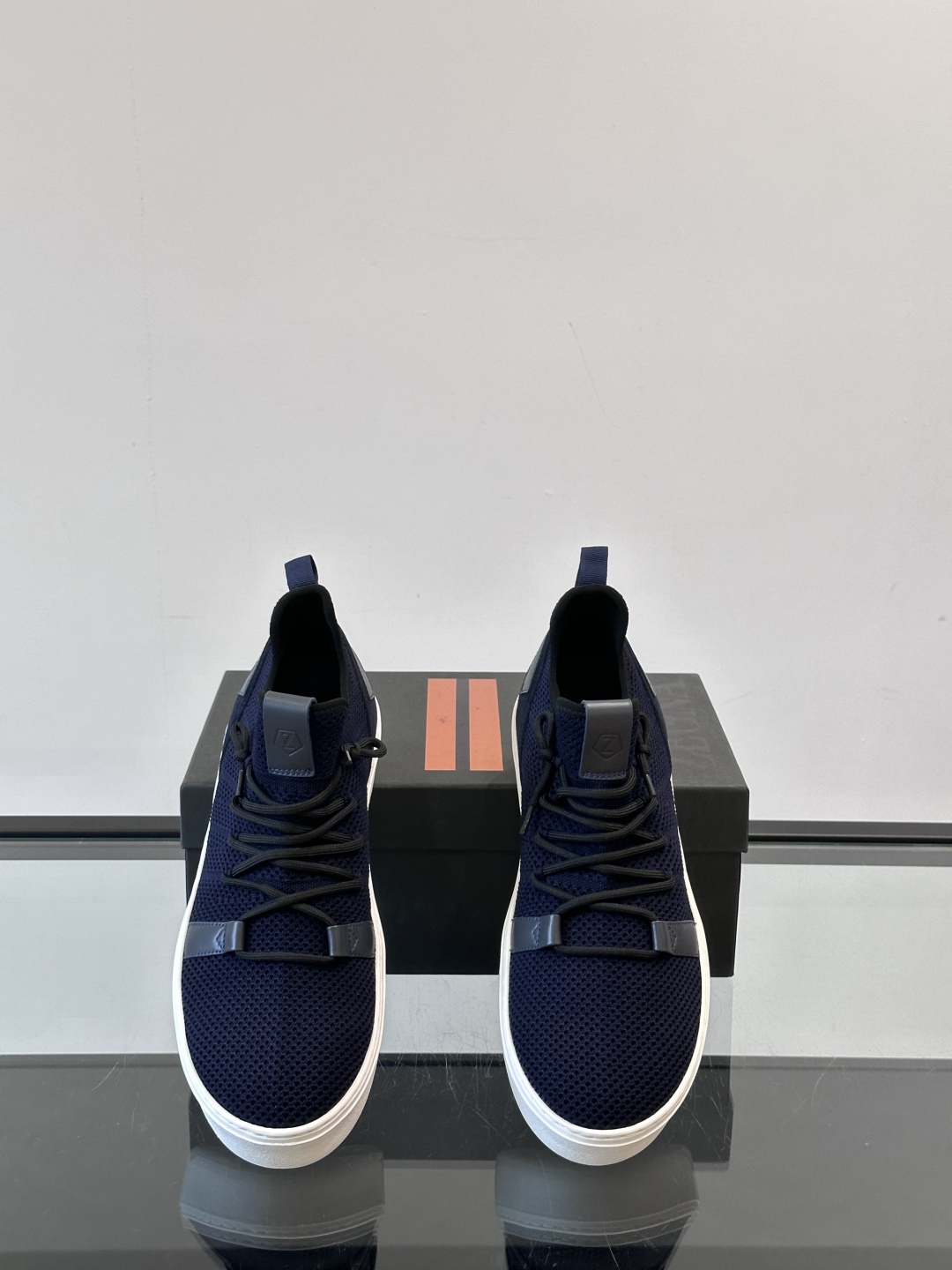 Zegna/杰尼亚全新男士休闲鞋。高定原版一致的特殊弹力针织面料，加密一体飞织面料，确保多季节的实用性和