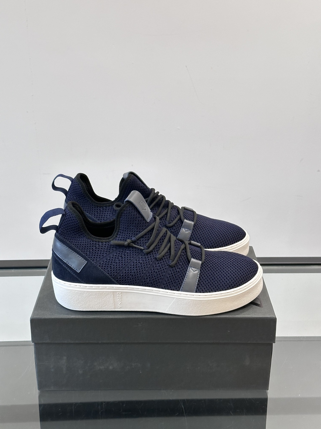 Zegna/杰尼亚全新男士休闲鞋。高定原版一致的特殊弹力针织面料，加密一体飞织面料，确保多季节的实用性和