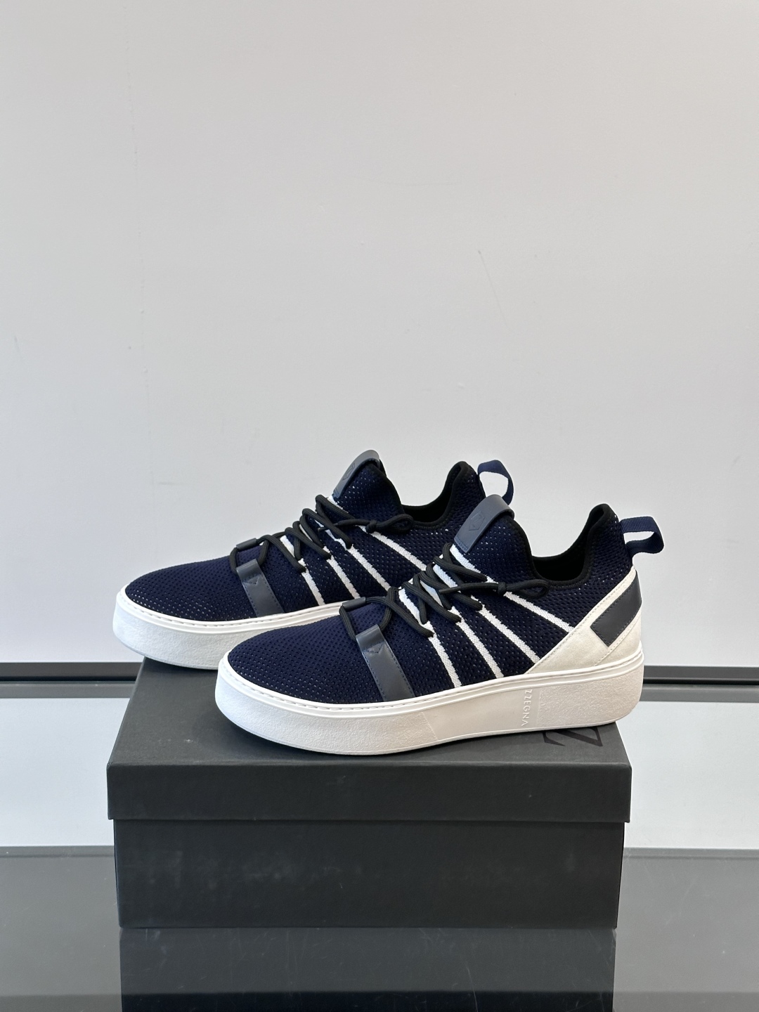 Zegna/杰尼亚全新男士休闲鞋。高定原版一致的特殊弹力针织面料，加密一体飞织面料，确保多季节的实用性和