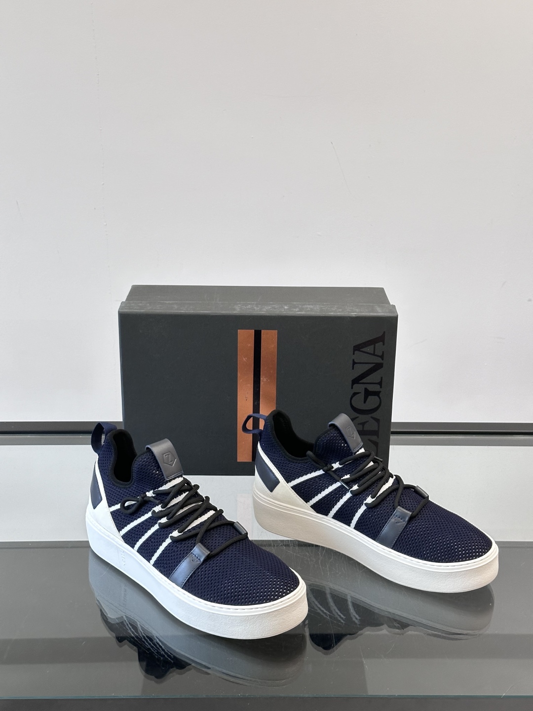 Zegna/杰尼亚全新男士休闲鞋。高定原版一致的特殊弹力针织面料，加密一体飞织面料，确保多季节的实用性和